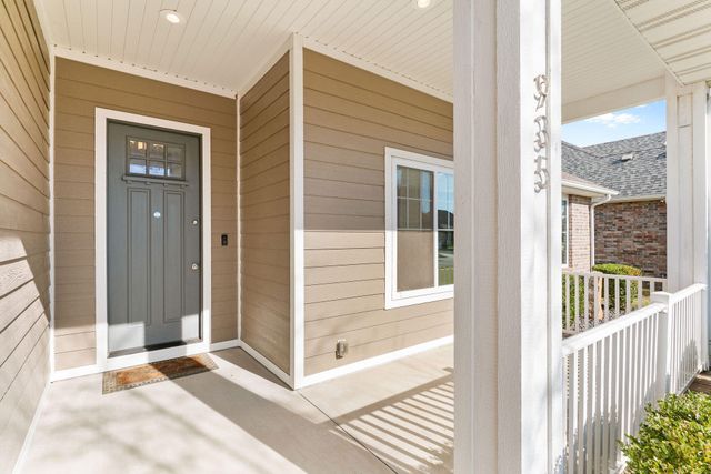 935 E Thorndale Drive, Nixa, MO 65714