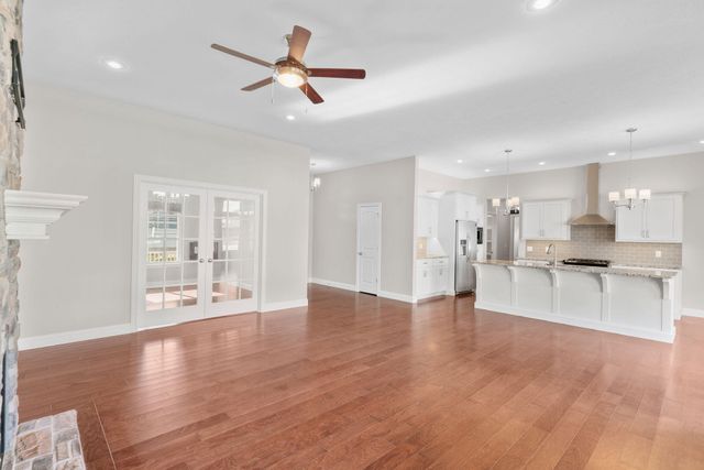 935 E Thorndale Drive, Nixa, MO 65714