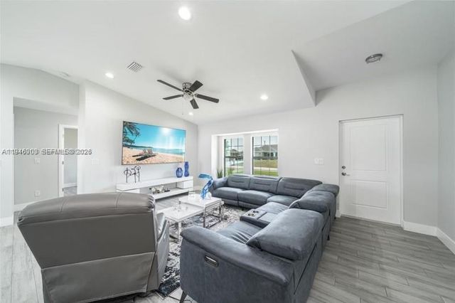 1302 NE 2nd PLACE, Cape Coral, FL 33909