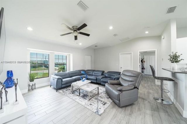 1302 NE 2nd PLACE, Cape Coral, FL 33909