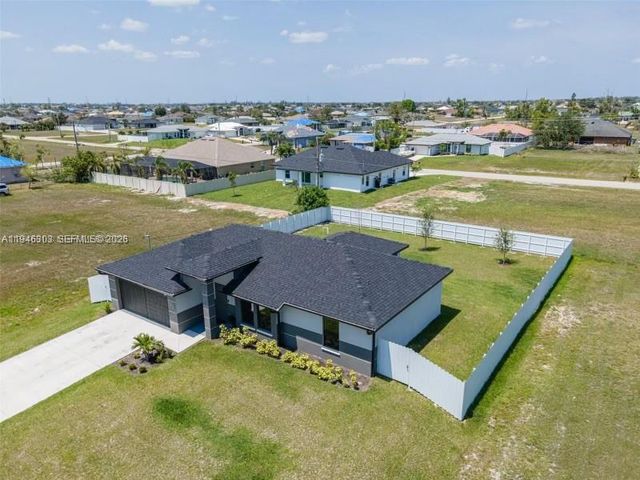 1302 NE 2nd PLACE, Cape Coral, FL 33909