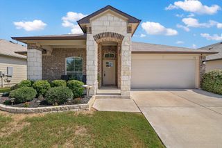 112 Groves LN, Hutto, TX 78634