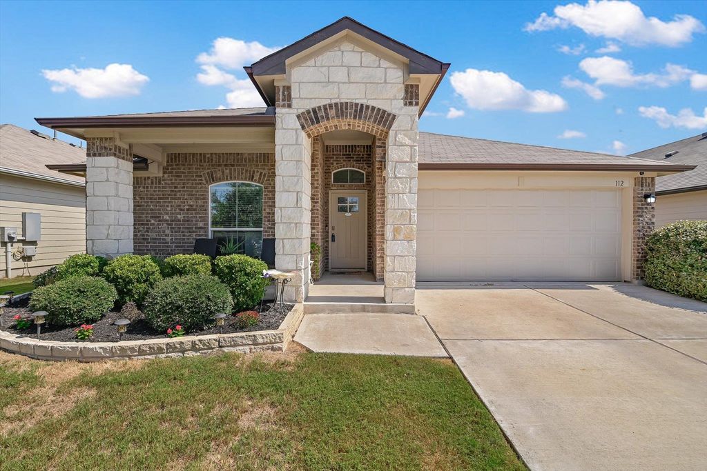112 Groves LN, Hutto, TX 78634