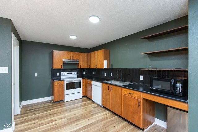 9698 W Lantern Lane, Pendleton, IN 46064