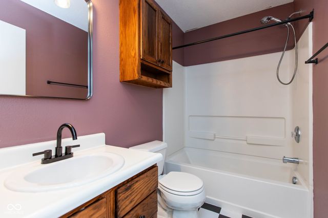 9698 W Lantern Lane, Pendleton, IN 46064