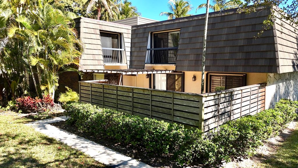 110 1st Terrace, Palm Beach Gardens, FL 33418