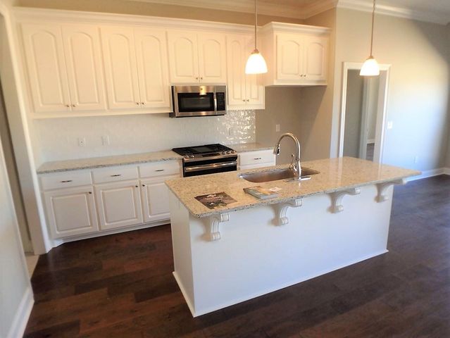 125 Woodscape Drive, Canton, MS 39046