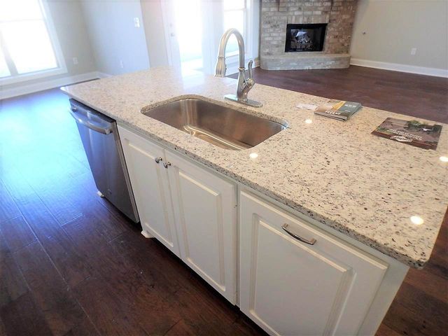 125 Woodscape Drive, Canton, MS 39046