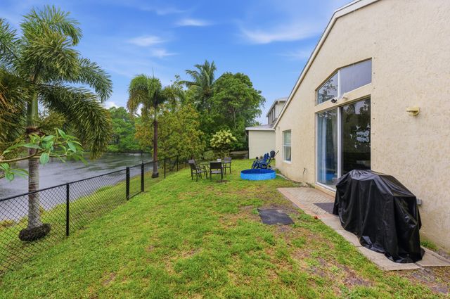 1724 Sawgrass Circle, Greenacres, FL 33413