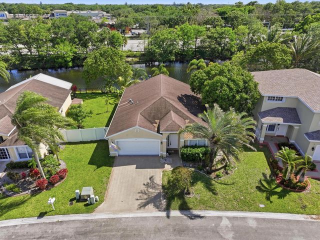 1724 Sawgrass Circle, Greenacres, FL 33413