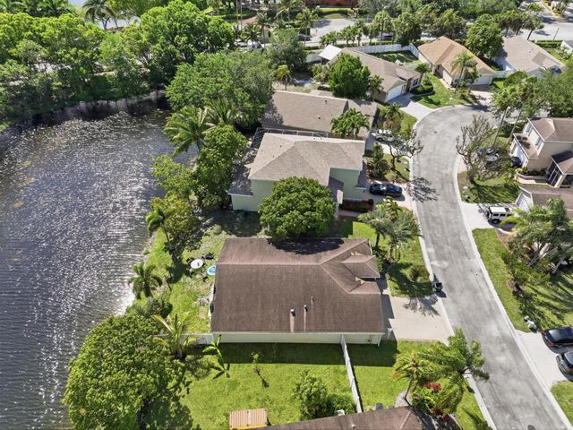 1724 Sawgrass Circle, Greenacres, FL 33413