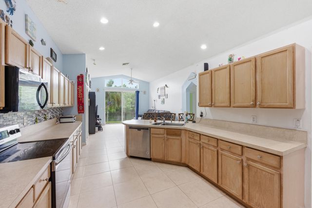 1724 Sawgrass Circle, Greenacres, FL 33413