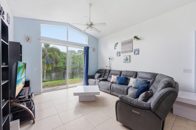 1724 Sawgrass Circle, Greenacres, FL 33413