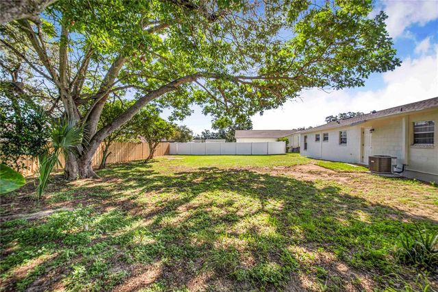 2112 EMBRY AVENUE, Haines City, FL 33844