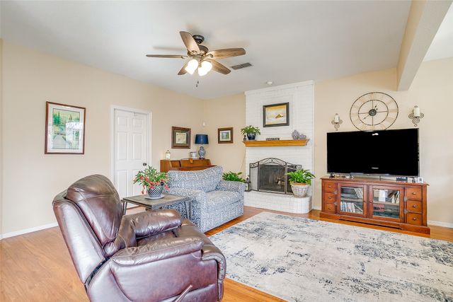 435 Arbor Lawn Drive, Burleson, TX 76028