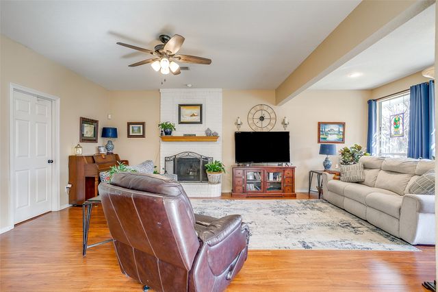 435 Arbor Lawn Drive, Burleson, TX 76028