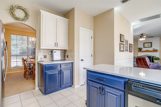 435 Arbor Lawn Drive, Burleson, TX 76028