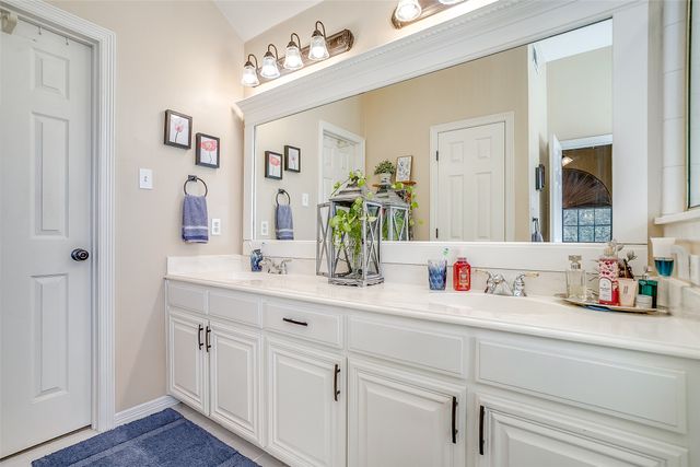 435 Arbor Lawn Drive, Burleson, TX 76028