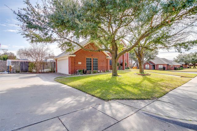 435 Arbor Lawn Drive, Burleson, TX 76028