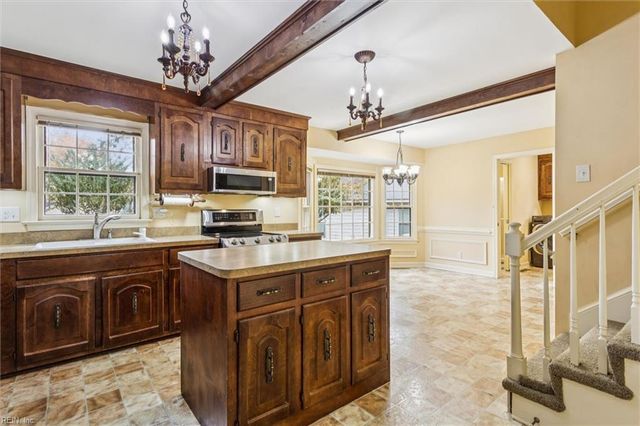 4724 Chalfont DR, Virginia Beach, VA 23464