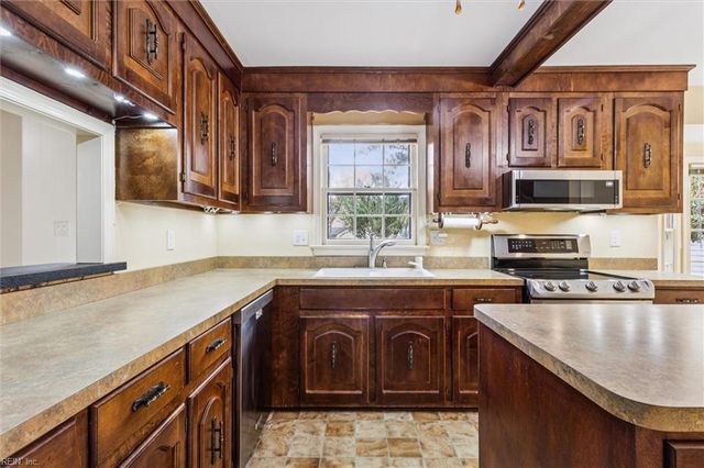 4724 Chalfont DR, Virginia Beach, VA 23464