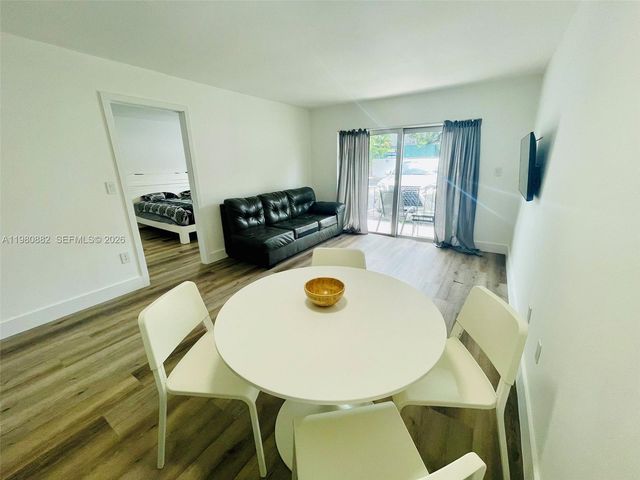 9520 SW 8th St 123, Miami, FL 33174