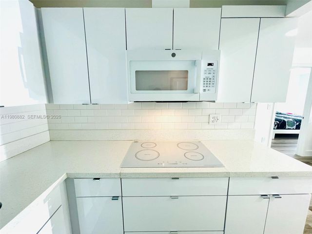 9520 SW 8th St 123, Miami, FL 33174