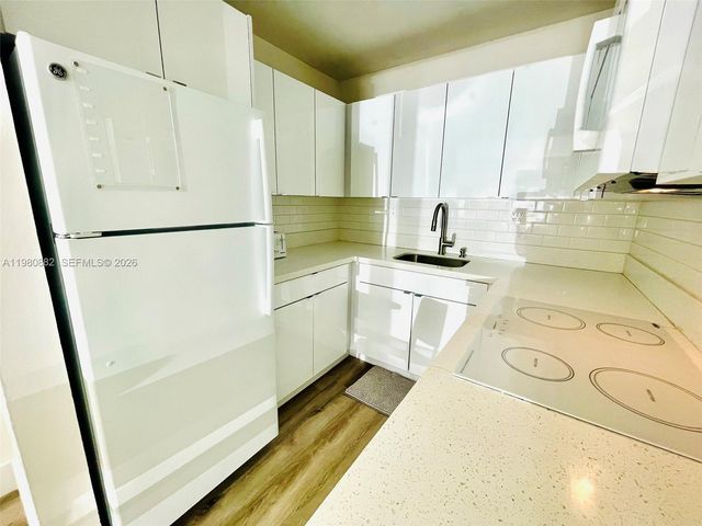 9520 SW 8th St 123, Miami, FL 33174