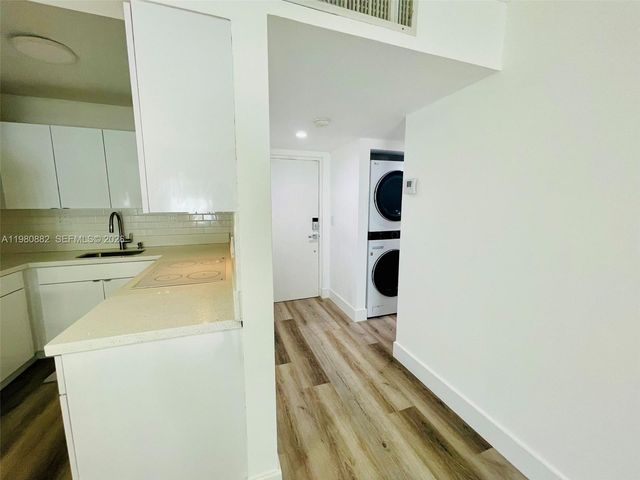 9520 SW 8th St 123, Miami, FL 33174