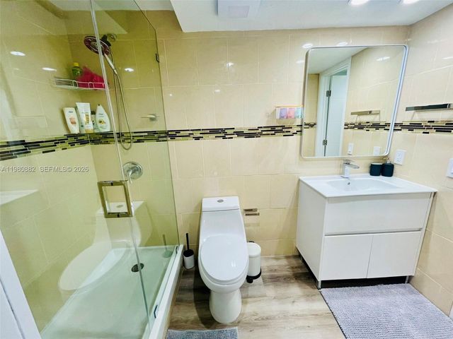 9520 SW 8th St 123, Miami, FL 33174