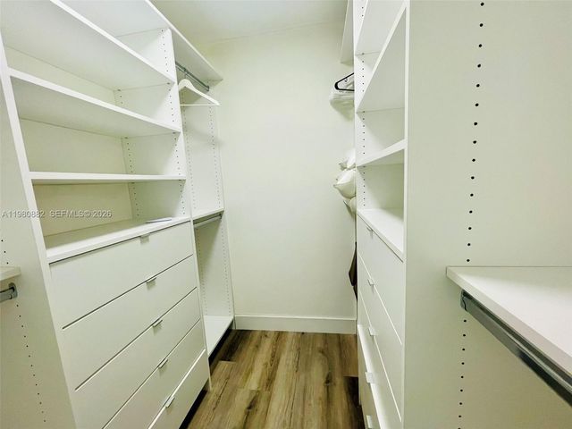 9520 SW 8th St 123, Miami, FL 33174