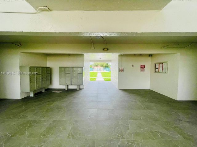 9520 SW 8th St 123, Miami, FL 33174