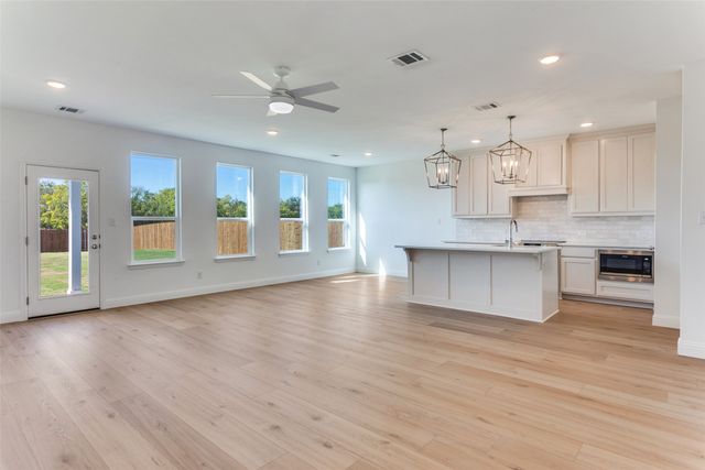 2712 Glasgow Way, Denton, TX 76207