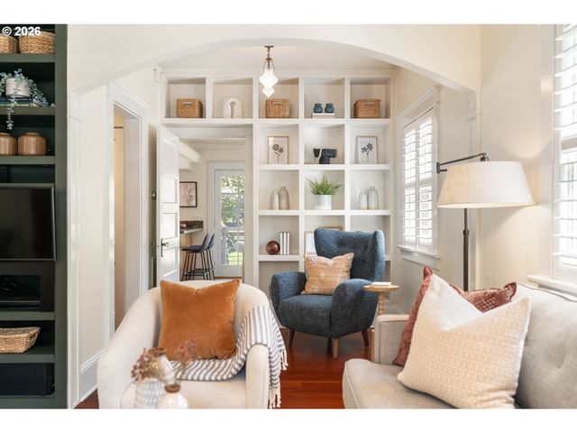 3035 Sw VERMONT St, Portland, OR 97219