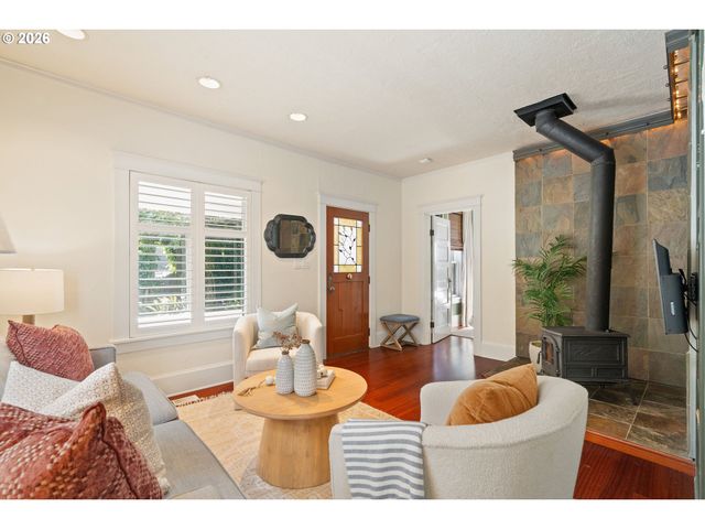3035 Sw VERMONT St, Portland, OR 97219