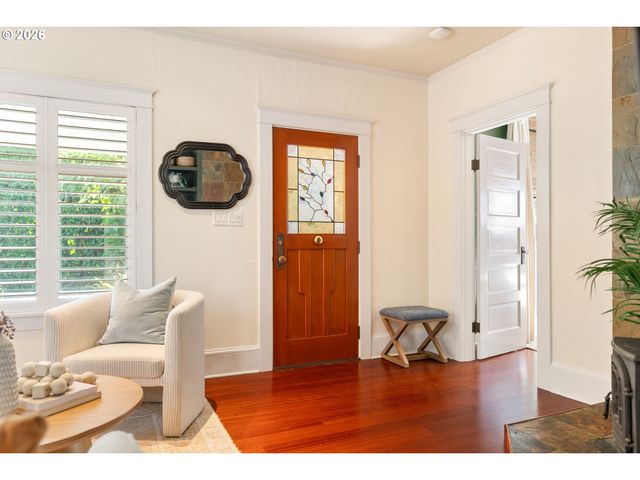 3035 Sw VERMONT St, Portland, OR 97219