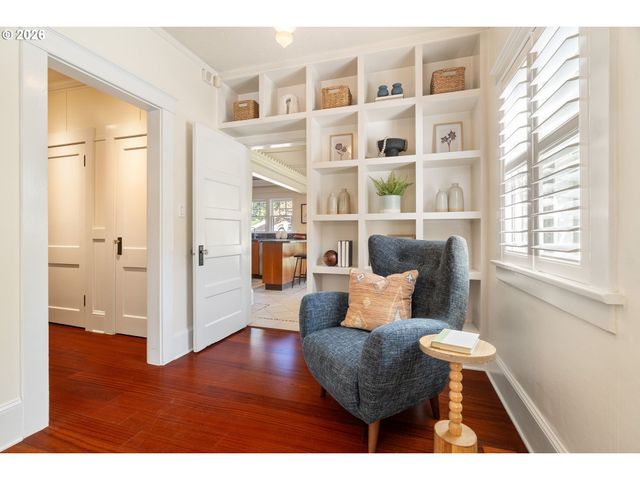 3035 Sw VERMONT St, Portland, OR 97219