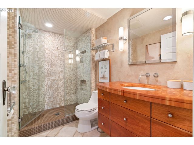 3035 Sw VERMONT St, Portland, OR 97219