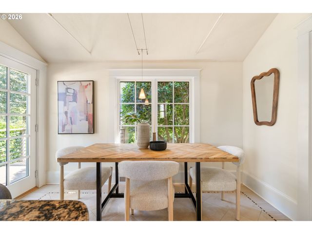 3035 Sw VERMONT St, Portland, OR 97219