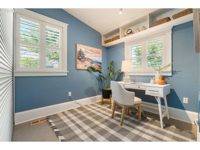 3035 Sw VERMONT St, Portland, OR 97219