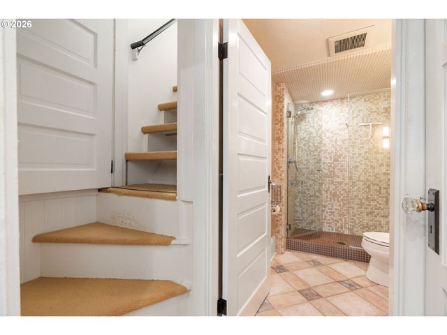 3035 Sw VERMONT St, Portland, OR 97219