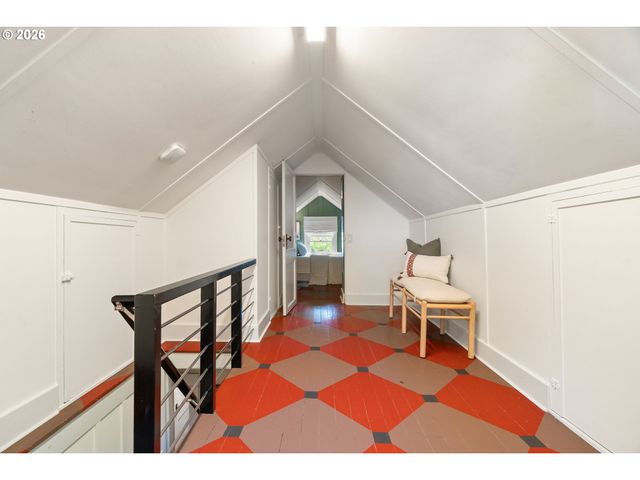 3035 Sw VERMONT St, Portland, OR 97219