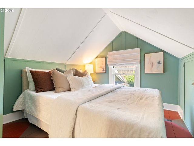 3035 Sw VERMONT St, Portland, OR 97219