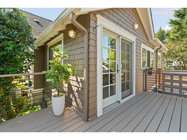 3035 Sw VERMONT St, Portland, OR 97219