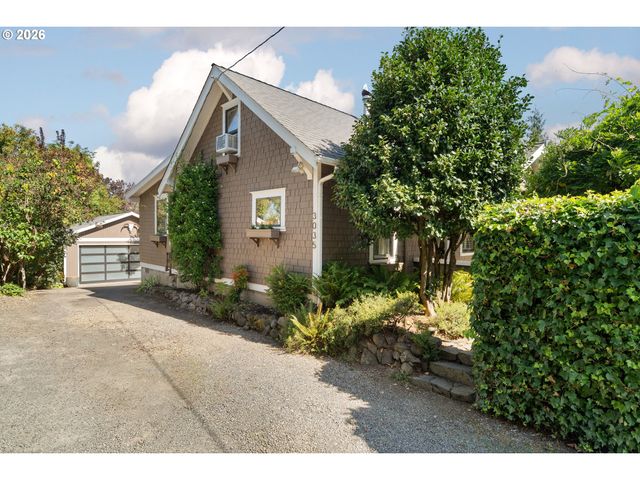 3035 Sw VERMONT St, Portland, OR 97219