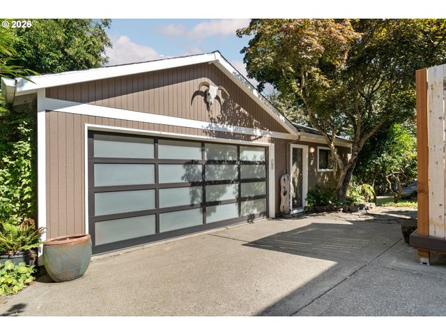 3035 Sw VERMONT St, Portland, OR 97219