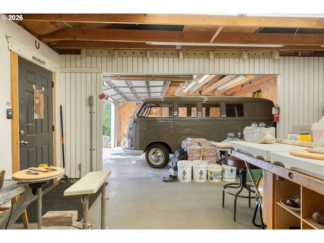 3035 Sw VERMONT St, Portland, OR 97219
