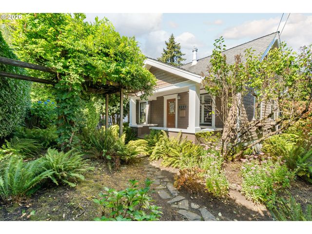 3035 Sw VERMONT St, Portland, OR 97219