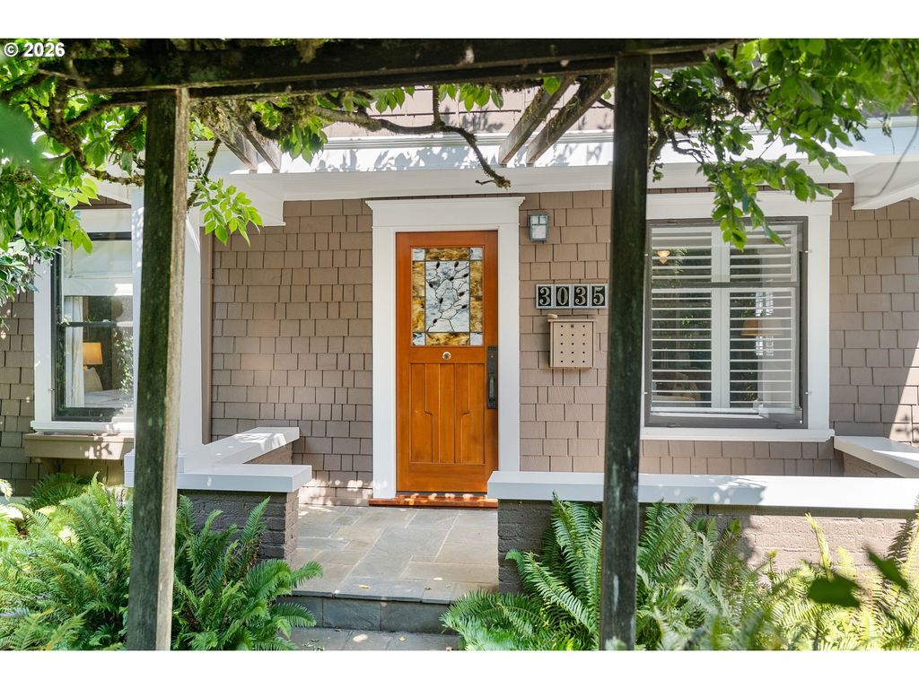 3035 Sw VERMONT St, Portland, OR 97219
