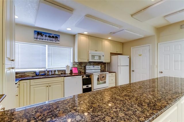 7701 STARKEY ROAD 236, Seminole, FL 33777